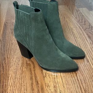 Like new Marc fisher booties